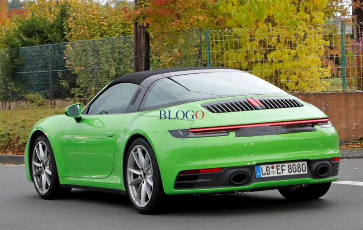 Porsche 911 (992) Targa: le foto spia