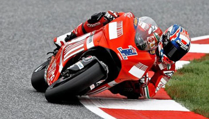 GP Catalogna: è Stoner l'uomo da battere! Solo 9° Rossi. Ok Pedrosa e Hayden. A terra Melandri