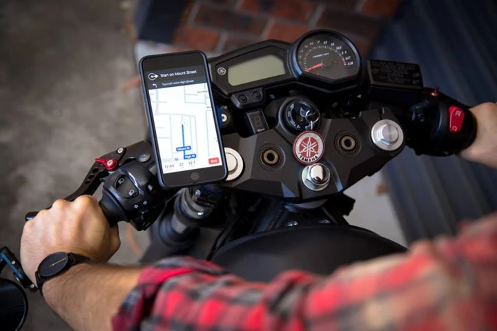Quadlock sistema per fissare lo smartphone alla moto