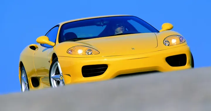 Le auto più iconiche degli anni 2000: design intramontabile