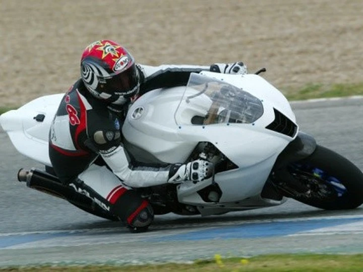 Hofmann sull'Aprilia V4 a Jerez