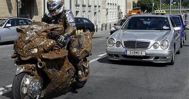 Foto del giorno: la nuova motofango?
