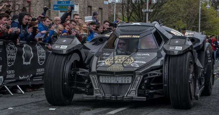 Gumball 3000: la Batmobile con motore Lamborghini