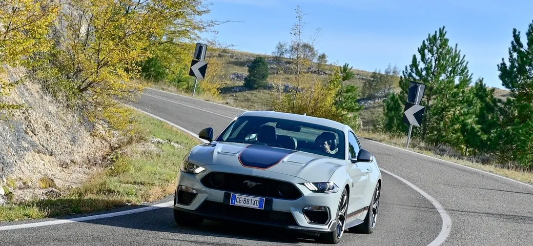 Ford Mustang Mach-1: la prova su strada