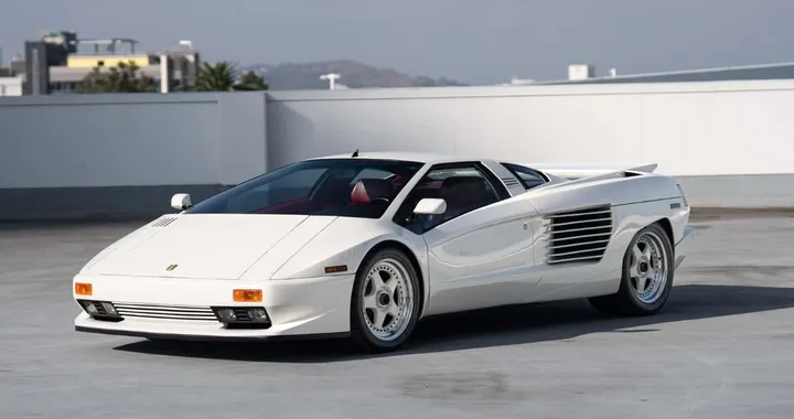 Sembra una Lamborghini, ma sotto ha un V16: all’asta la rarissima Cizeta di Giorgio Moroder