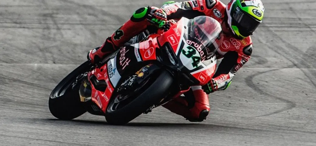 SBK Lausitzring, “patatrac” (l'ennesimo!) di Davide Giugliano. Nuvoloni sul 2017?