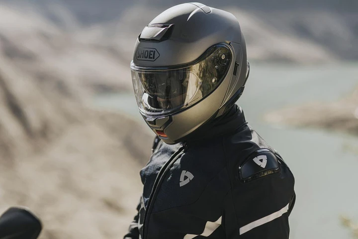 Shoei Neotec 3: debutta il nuovo casco modulare altamente tecnologico [FOTO]