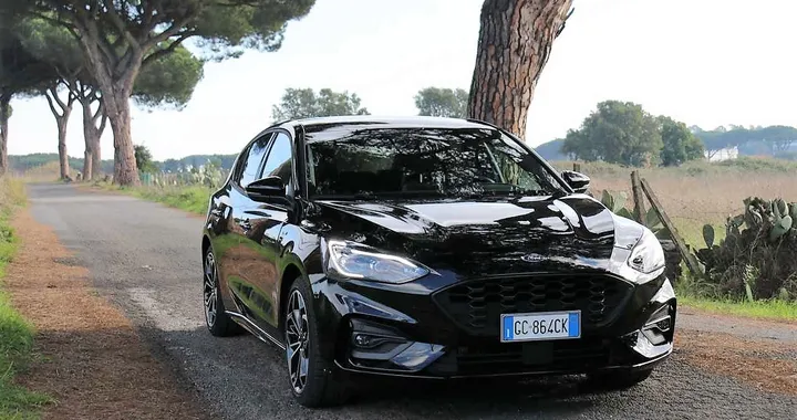 Ford Focus EcoBoost Hybrid ST-Line X: la prova su strada
