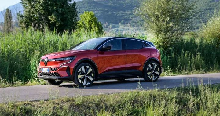 Renault Megane E-Tech: la prova su strada