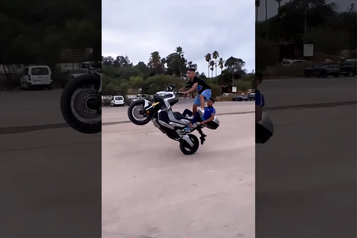 impenna-honda-xadv-video
