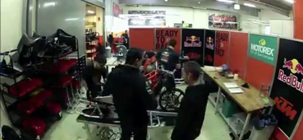 KTM RC250GP assemblata in 3 minuti /video