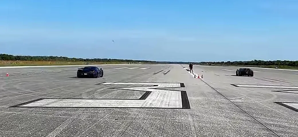 Bugatti Chiron SS vs Rimac Nevera: una drag race stellare | Video