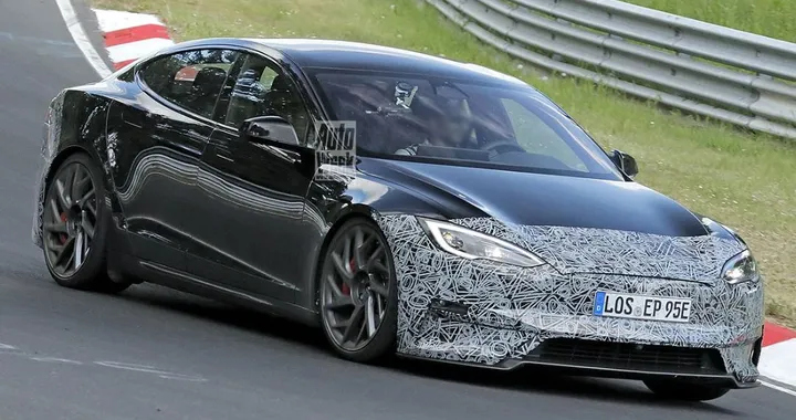 Tesla Model S, la nuova generazione compare al Nurburgring