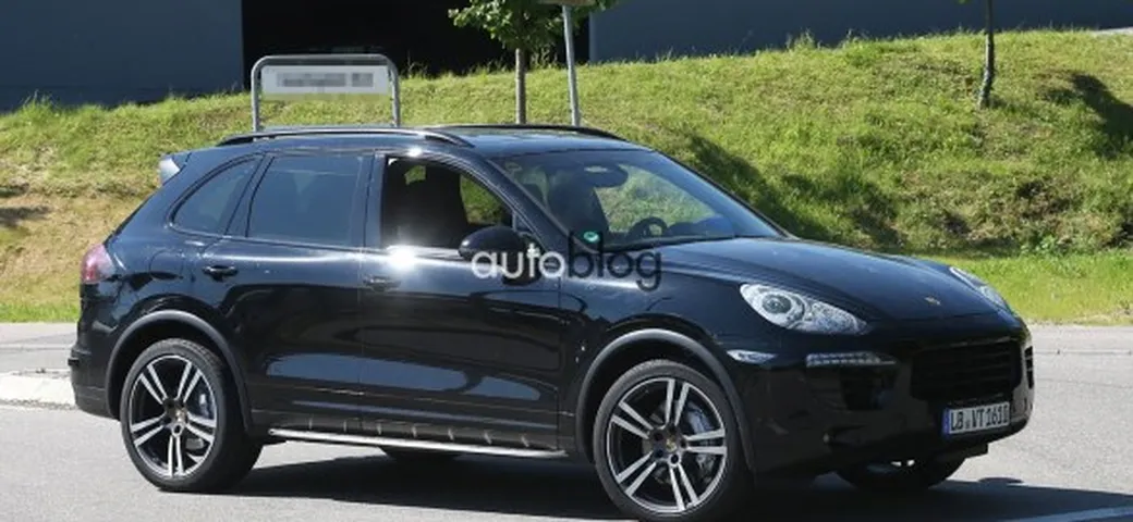Porsche Cayenne: foto spia del restyling
