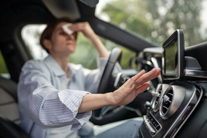 Quanto si scalda un’auto parcheggiata al sole? I dati sorprendono