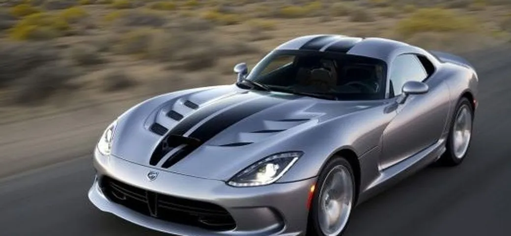 Più cavalli e nuovi allestimenti per la Dodge Viper SRT in versione 2015