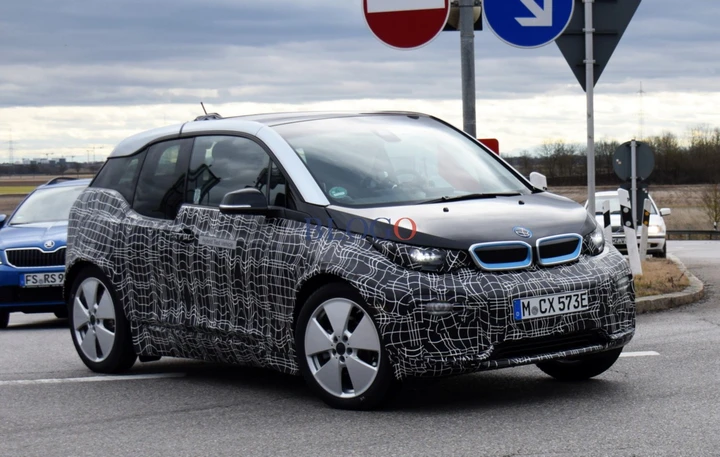 BMW i3: foto spia del facelift