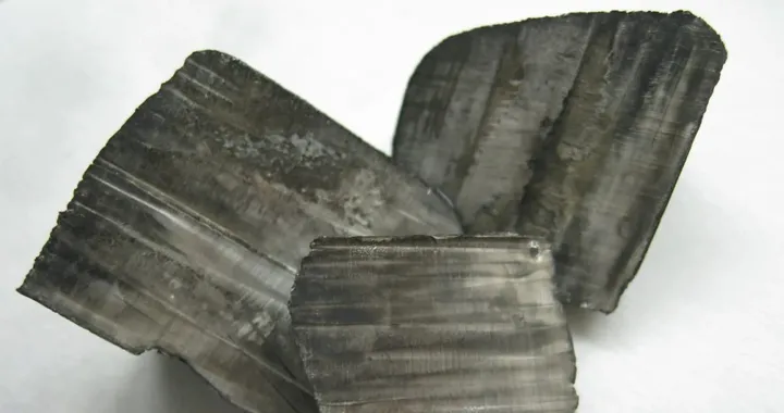 Allarme auto elettriche: le scorte di litio potrebbero esaurirsi entro il 2028