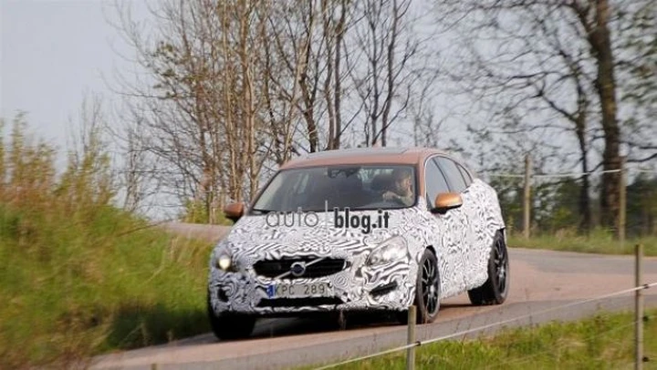 Foto spia nuova Volvo S60 Polestar