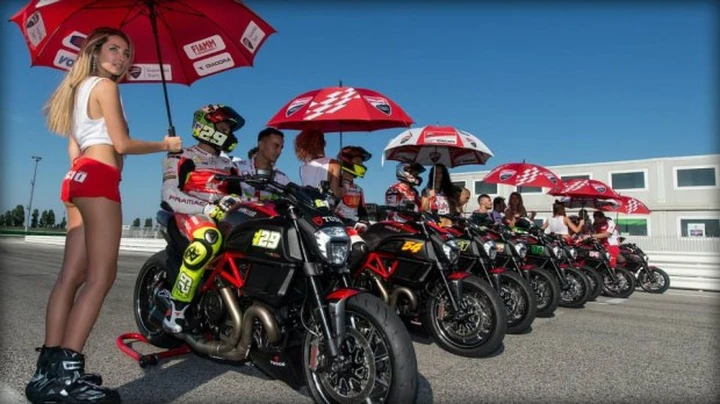 WDW2014: Diavel Drag Race a Regis Laconi, pubblico in festa [Foto e Video]