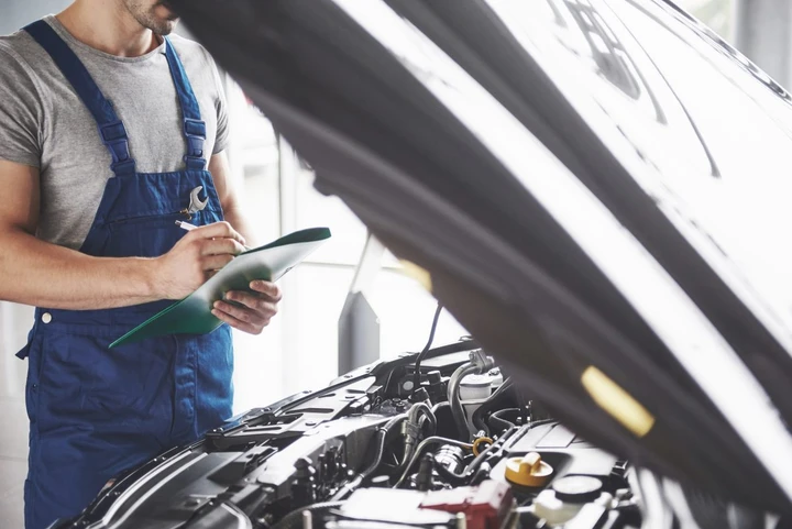 10 controlli fondamentali per superare la revisione auto