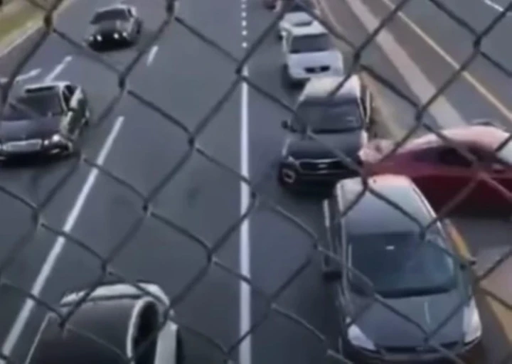 Ford Mustang sbanda e sbatte contro una Kia Sorento [Video]