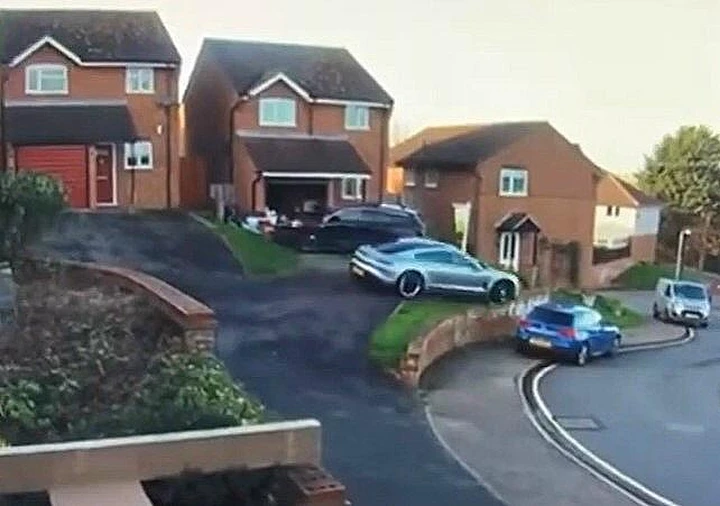 Porsche Taycan: insolito incidente in Inghilterra [Video]