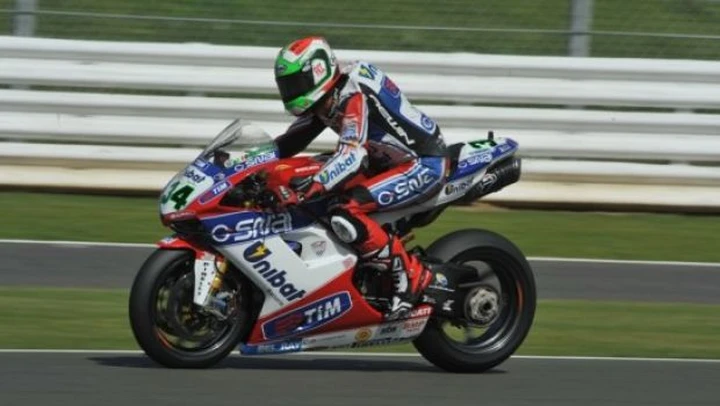 WSBK, Mosca: Giugliano e Checa dominano le prime qualifiche, Melandri 4°, Biaggi 13°