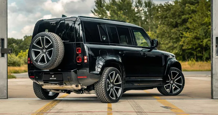 Land Rover Defender by Heritage Customs