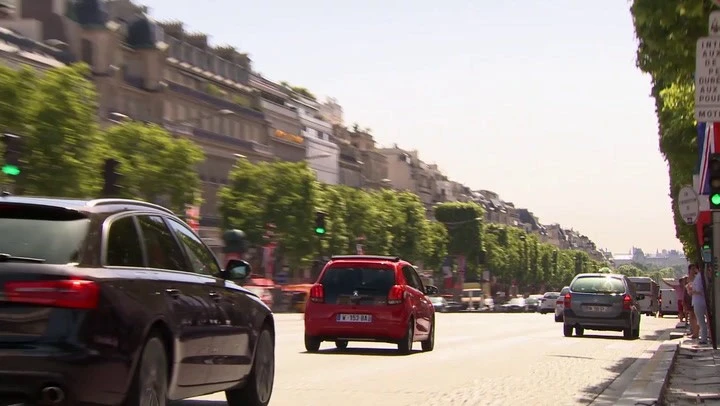 Peugeot 108: prova su strada a Parigi
