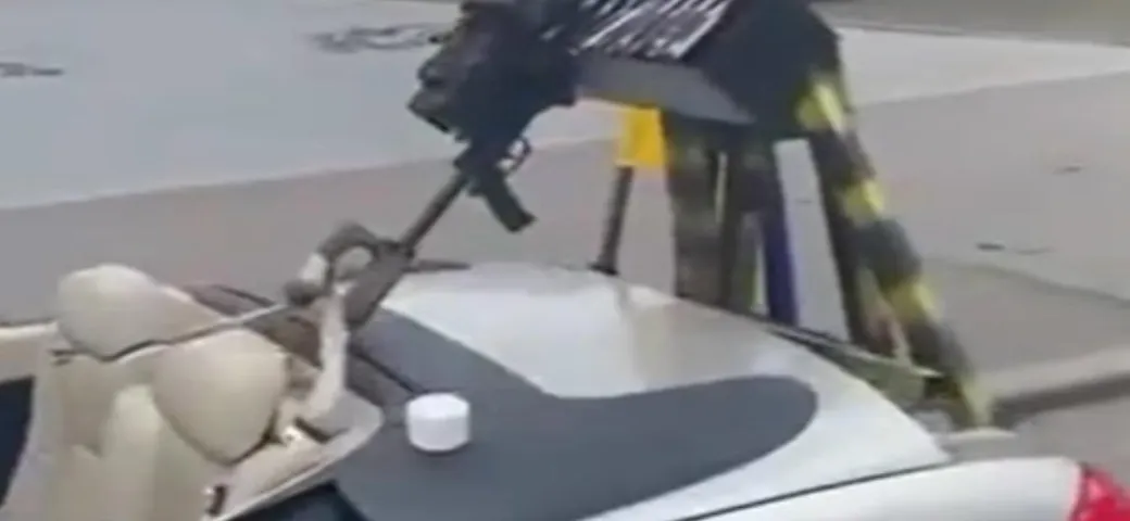 Ucraina: la BMW Serie 6 Cabrio monta una mitragliatrice [Video]