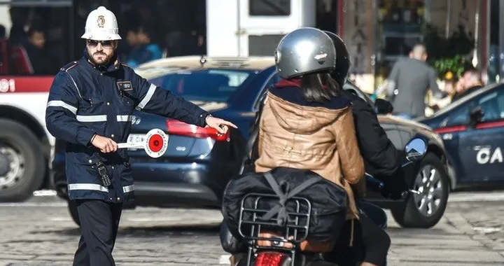 Osimo: €5.000 di multa a scooterista senza patente