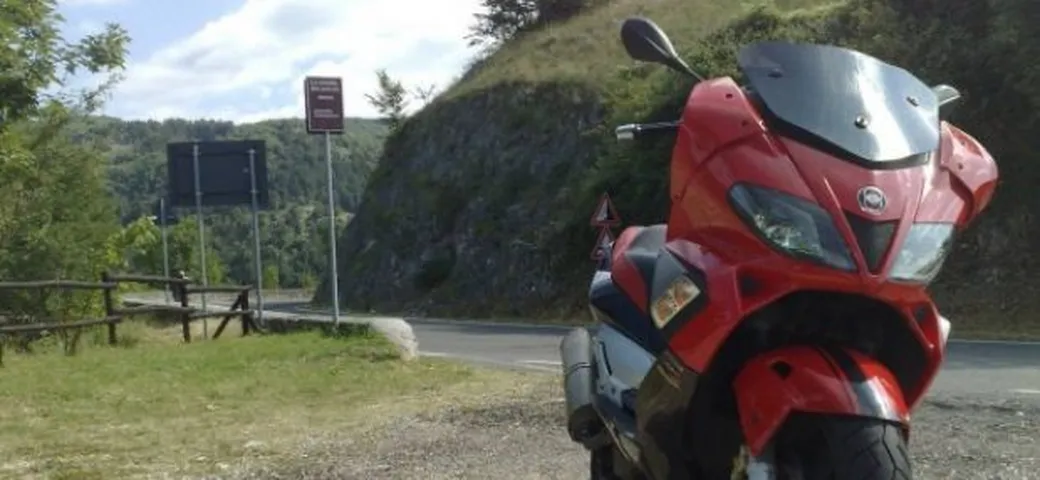 Foto del giorno: Gilera Nexus 500 vs Ducati Monster 695