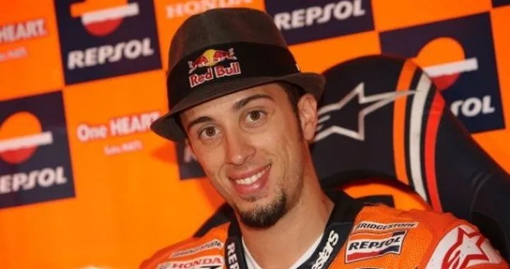 Andrea Dovizioso e la RC212V a Roma per l'inaugurazione dello showroom Megabike