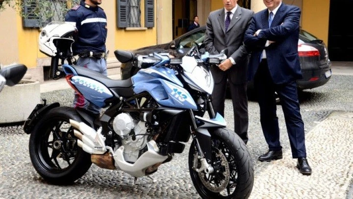 MV Agusta Rivale 800 nell'arsenale della Polizia di Stato di Milano [Video]