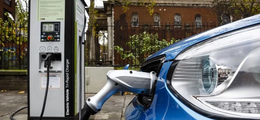 Verso l’Euro 7 e la completa elettrificazione nel 2035: i motori a combustione spariranno davvero?