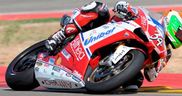 Superstock: Davide Giugliano batte Zanetti ed espugna Aragon