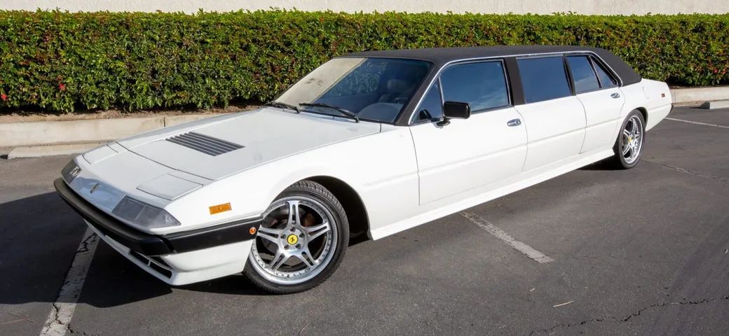 Una Ferrari 400i in vendita da Barrett-Jackson
