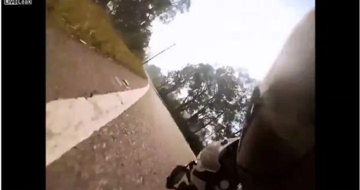 Epic fail: va in piega come un professionista e finisce a terra [Video]