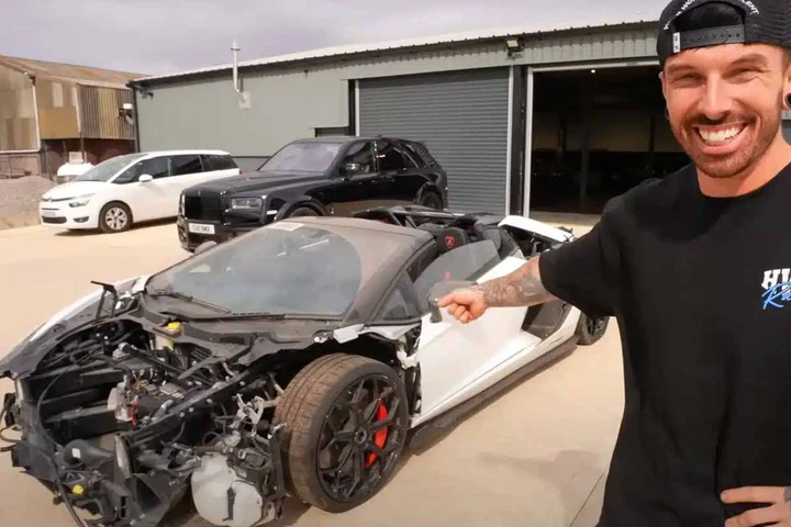 Acquista una Lamborghini speciale incidentata e la ripara: costi elevati