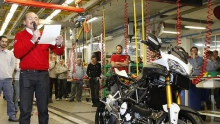 Ducati festeggia la prima Multistrada 1200 uscita dalla catena di produzione