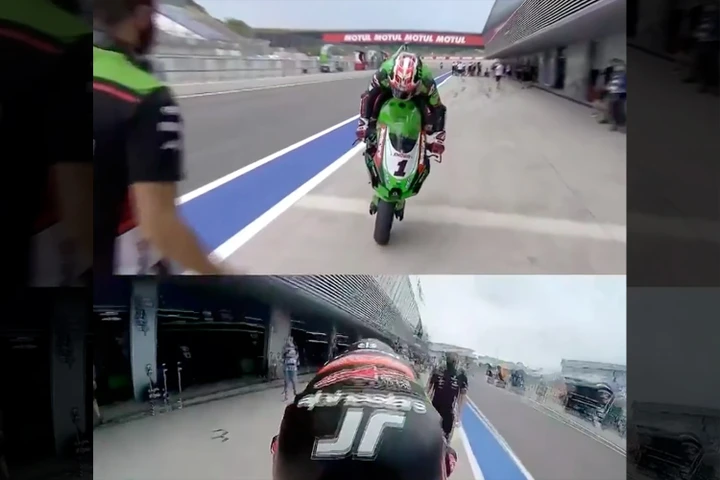 SBK, Jonathan Rea come Razgatlioglu: rientro ai box in stoppie (Video)