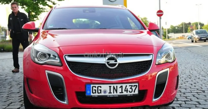 Opel Insignia OPC: foto spia senza camuffature