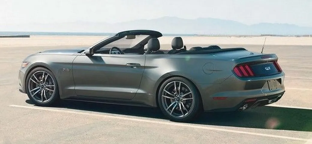 Ford Mustang 2015: video in pista con il Performance Pack