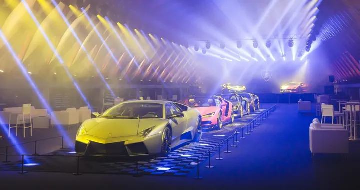 Lamborghini, Fenomeno e Revuelto Ad Personam illuminano Tokyo