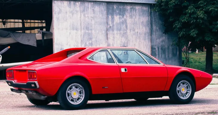 Dino 208 GT4 del 1975: una (quasi) Ferrari poco rampante