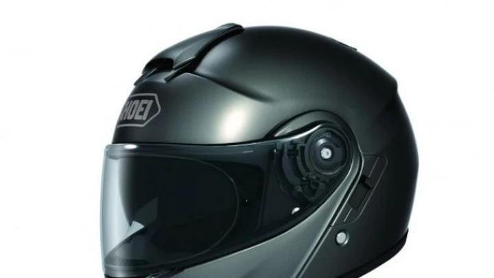 Shoei Neotec 2012: casco flip-up leggero e sicuro come un casco integrale
