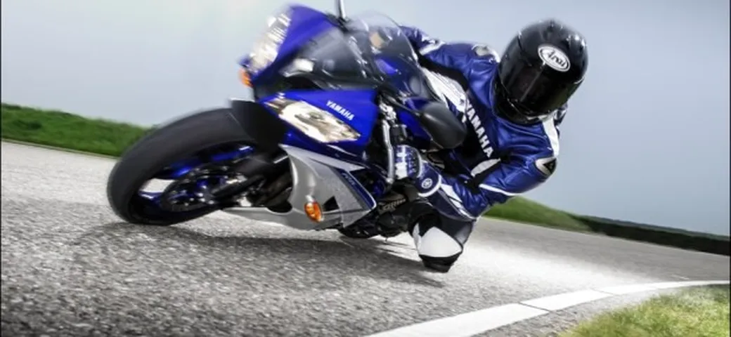 Yamaha YZF-R6 e YZF-R125 ABS MY 2015 in Race Blu