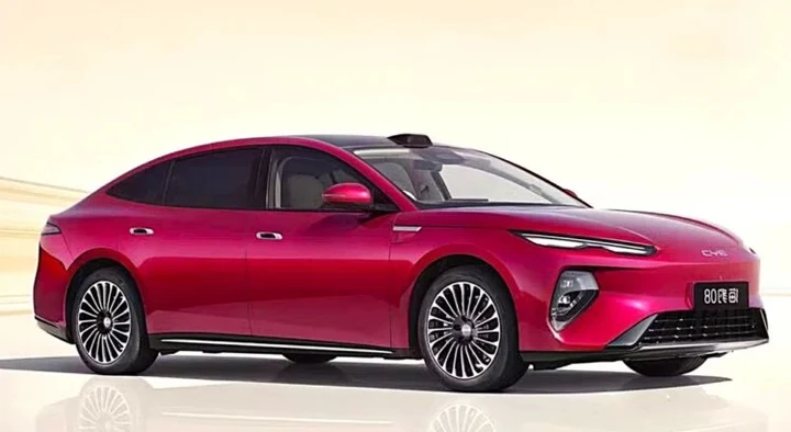 1.660 km di autonomia e ricarica lampo: la maxi berlina cinese punta anche all'Europa