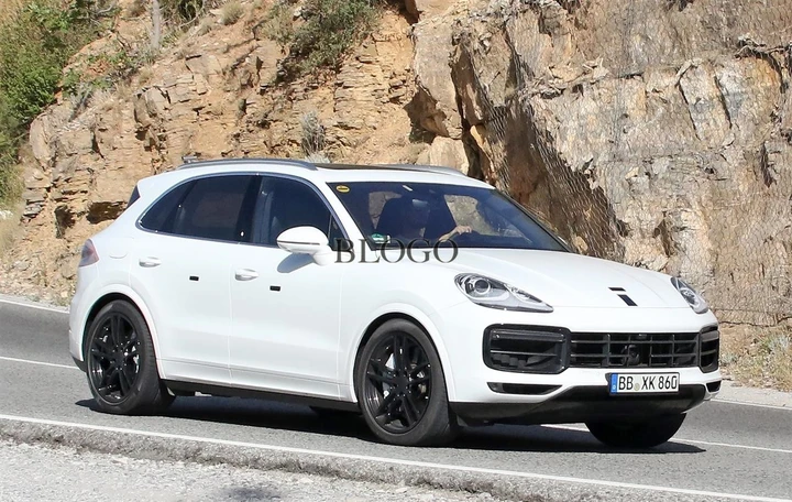 Porsche Cayenne 2018: nuove foto spia